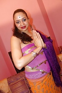 Attractive Ebony Model Sydnee Capri Demonstrates Her Appealing Blowjob And Take A Sexy Cum Facial