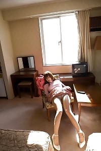 Antonia Sainz Pulls Down Leather Leggings To Piss