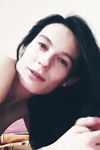 Isabel Black Relieves Pee Desperation In City