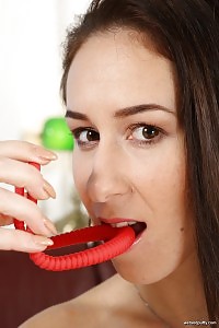 Naomi Bennet Toys Her Piss Drenched Pussy