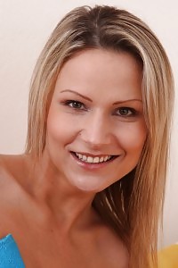 Alexis Crystal Toys Her Pee Soaked Pussy